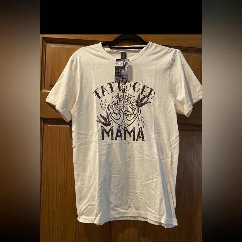 NWT! Keep it Gypsy White Graphic Tattoo MaMa T-Shirt Sz small